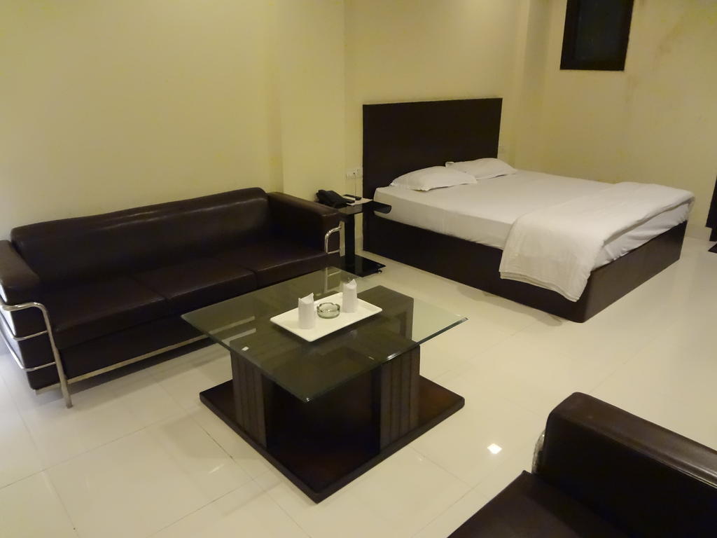 Hotel Siam International Дели Экстерьер фото